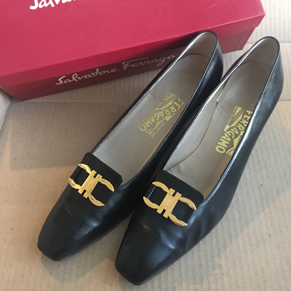 VINTAGE SALVATORE FERRAGAMO WOMENS BLACK PUMPS